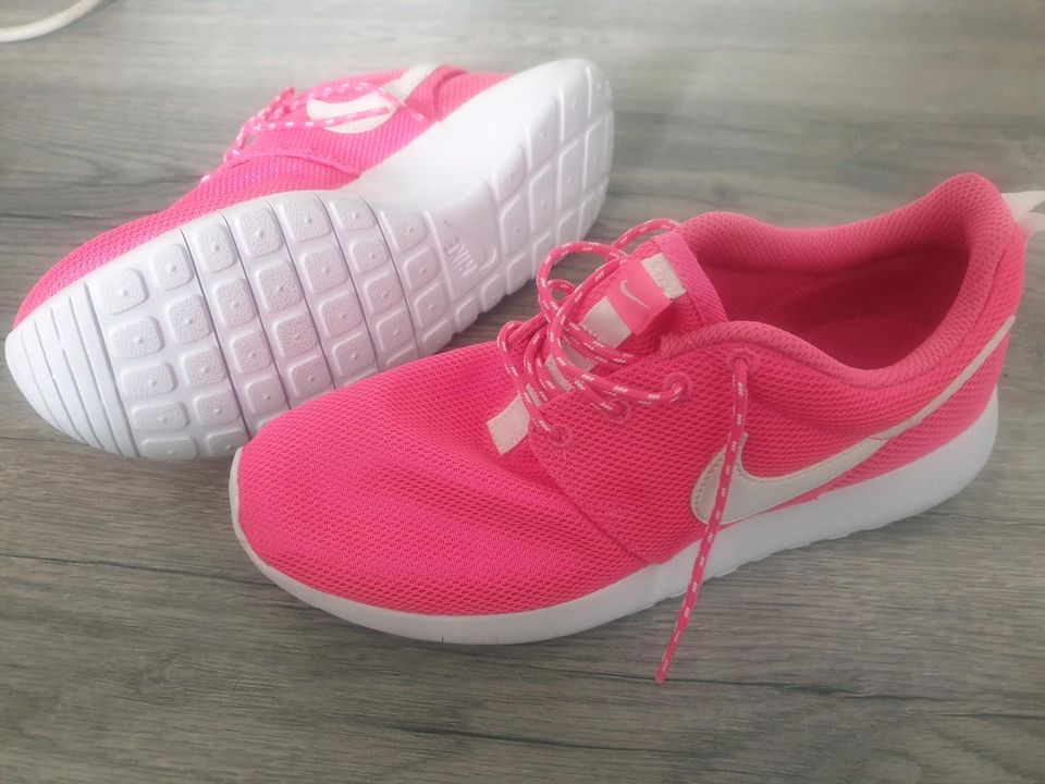 NEUE Sportschuhe Pink Laufschuhe Sneaker Nike, Größe 38,5 in Köln