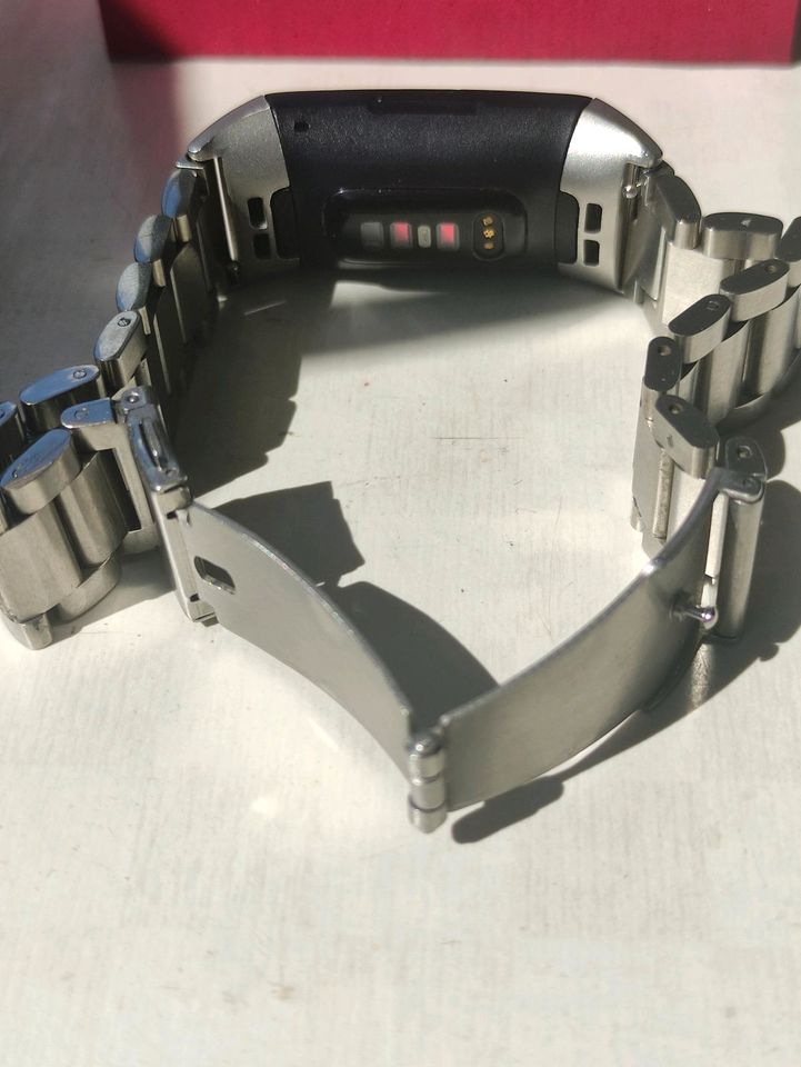 Fitbit Uhr mit Edelstahl Armband in Leipzig