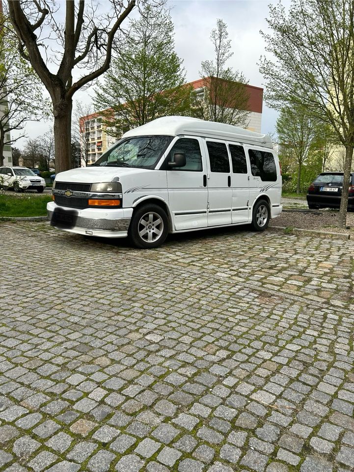 Chevrolet Express 5,7 L  V8 Regency Conversion Van in Oranienburg