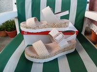 Rieker Sandalen beige EU 42 NEU Hessen - Wölfersheim Vorschau