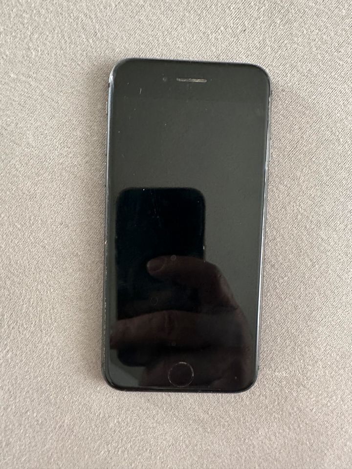 iPhone 8 64GB in Karlsruhe