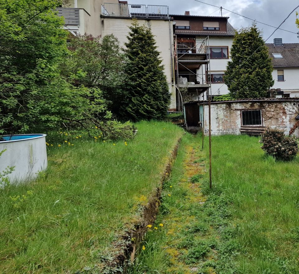 Dreifamilienhaus mit großem Grundstück, Garage und barrierefreiem Zugang in Waldrandnähe in Wadgassen-Differten in Wadgassen