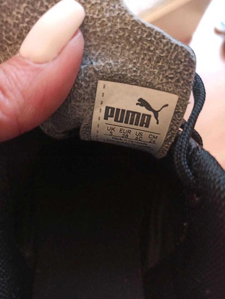 Puma Hallen Fussballschuhe Größe 38 in Quierschied