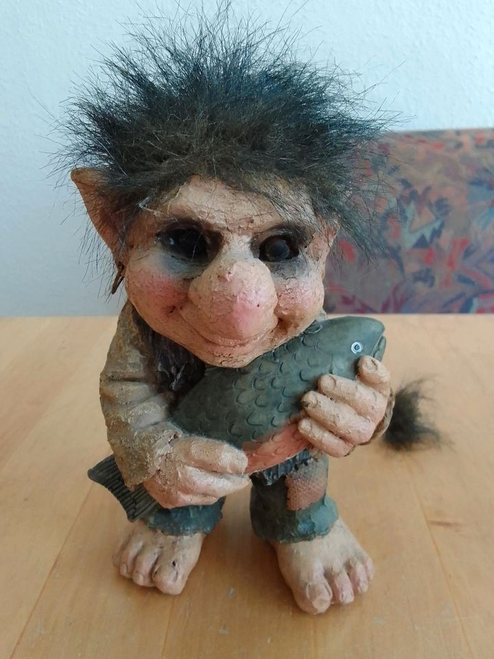 Troll Figur mit Fisch Angeln Angler 17 cm aus Schweden in Berlin