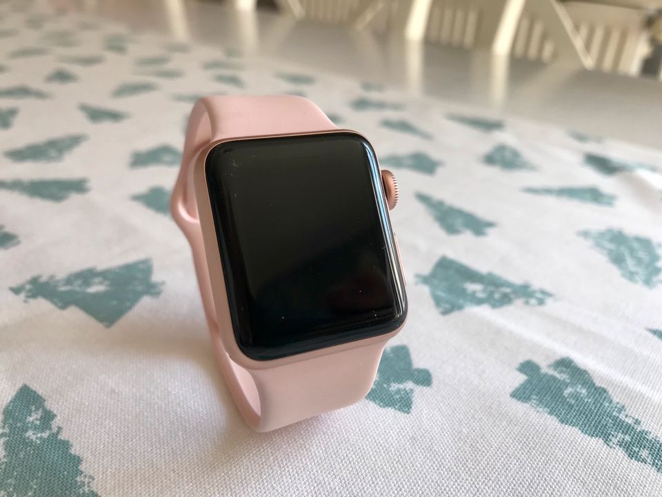 Apple Watch Series 3 38mm Gold (GPS + Cellular) in Zörbig