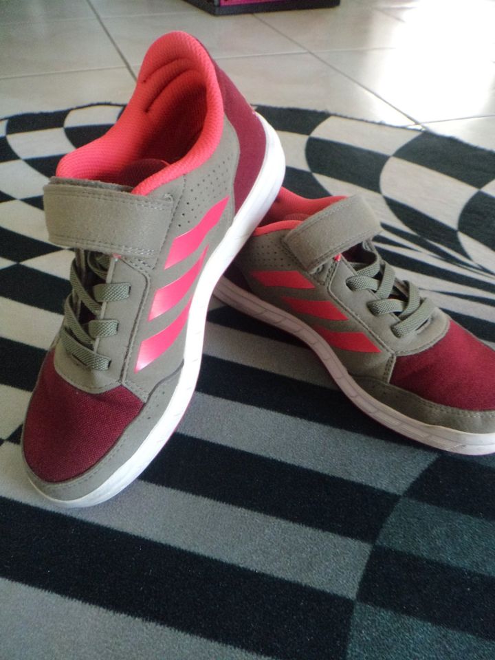 ADIDAS Sportschuhe Sneaker grau/rot/pink Gr. 36 2/3 (NEU) in Ebhausen