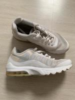 Nike Air Schuhe Sneakers weiß Gr. 38 38,5 Baden-Württemberg - Spaichingen Vorschau