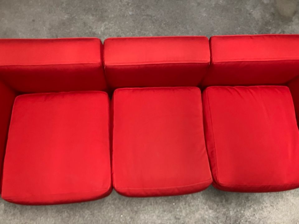 Cassina LC2. 3er Couch Stoff Rot in Kriftel