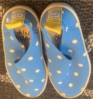 MINI BODEN hellblaue Badeschuhe polka dots gelb 28 Nordrhein-Westfalen - Overath Vorschau