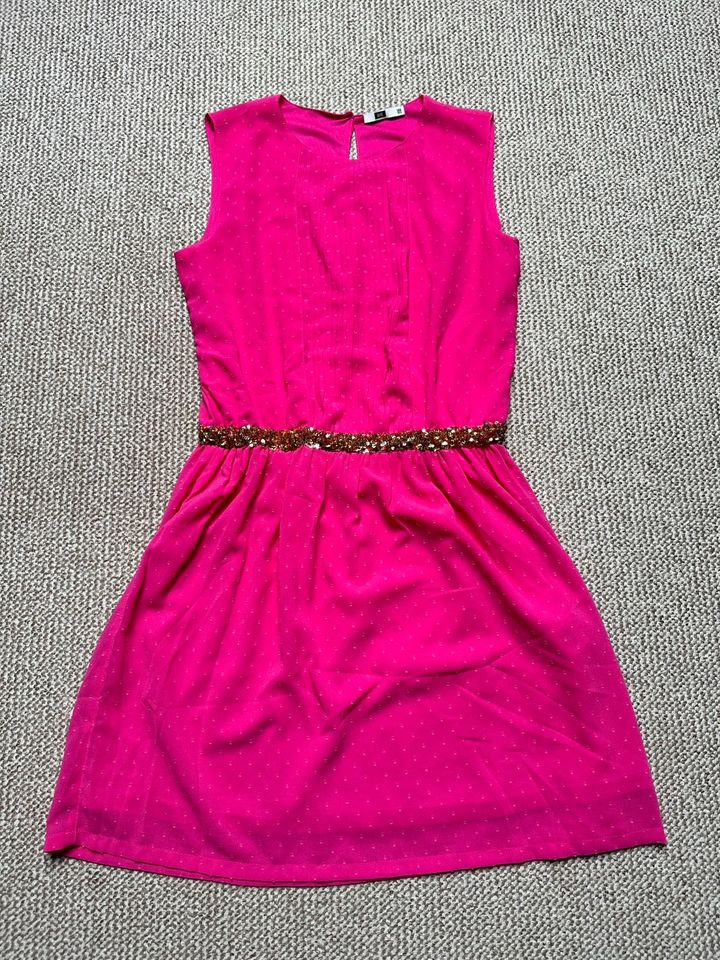 Festliches Sommerkleid von We Fashion in pink Größe 146 in Georgsmarienhütte