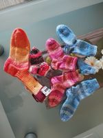 Von Hand gestrickte Socken -verschiedene Größen -Versand möglich! Hessen - Lauterbach (Hessen) Vorschau