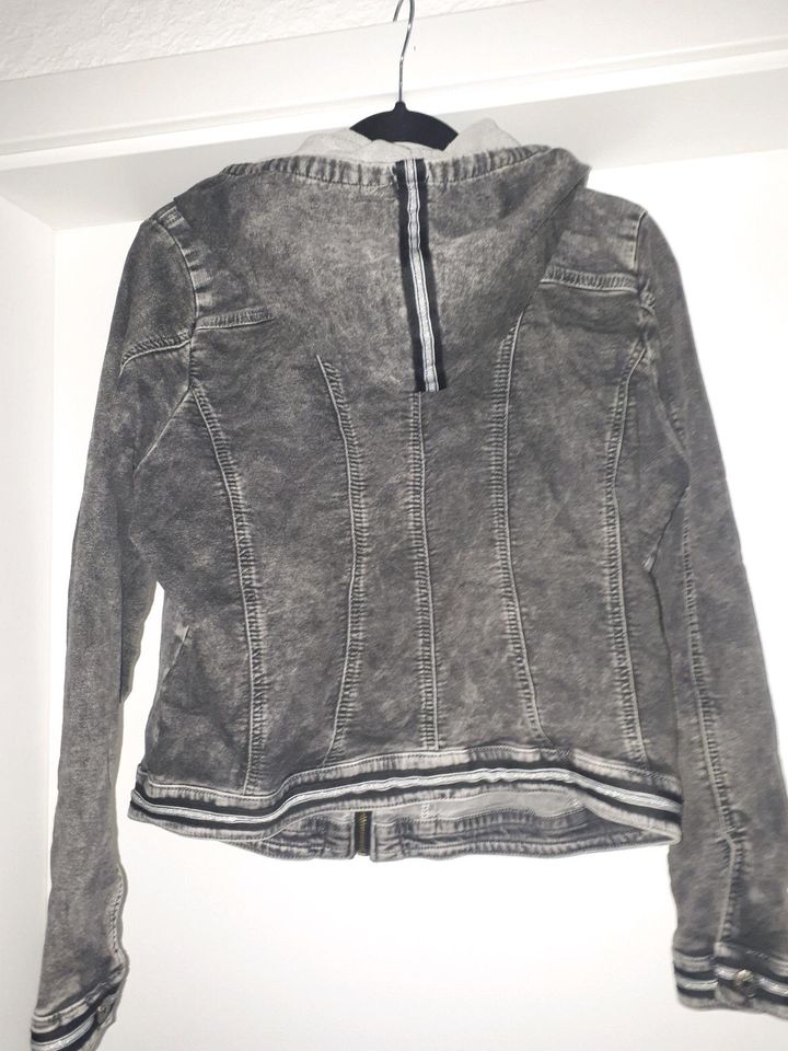 Tredy Jeansjacke Gr. 42 in Dinklage