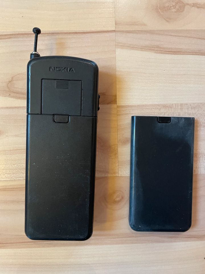 Nokia 2110 mit Ersatzakku in Pentenried