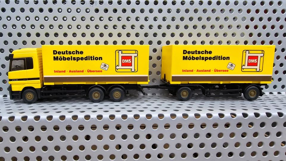 Konvolut 8 LKW 1:87 H0 + 1 PKW - gebraucht ohne OVP (u.a. HERPA) in Rees