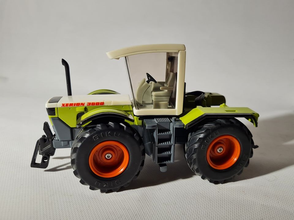 SIKU 1:32 Claas Xerion 3000 Traktor Nr. 3553 1 in Nentershausen