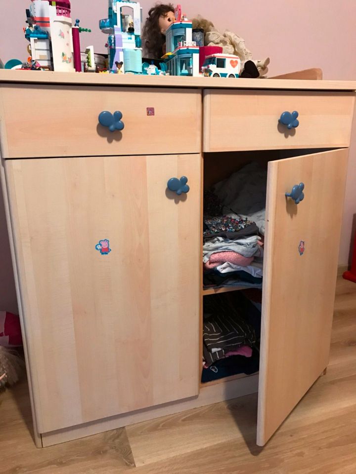 Möbel Kinderzimmer Schrank u. Kommode Wickeltisch Wickelkommode in Heroldsberg