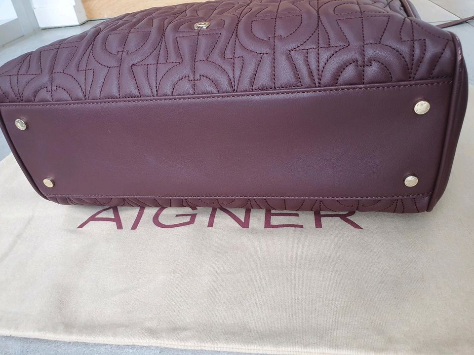 Aigner Tasche burgundy NEUWERTIG in Lübbecke 