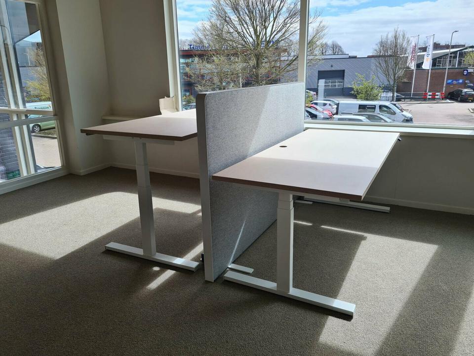 Linak SmartDesk | Höhenverstellbarer Schreibtisch Bis 1.6. 3 St in Nürnberg (Mittelfr)
