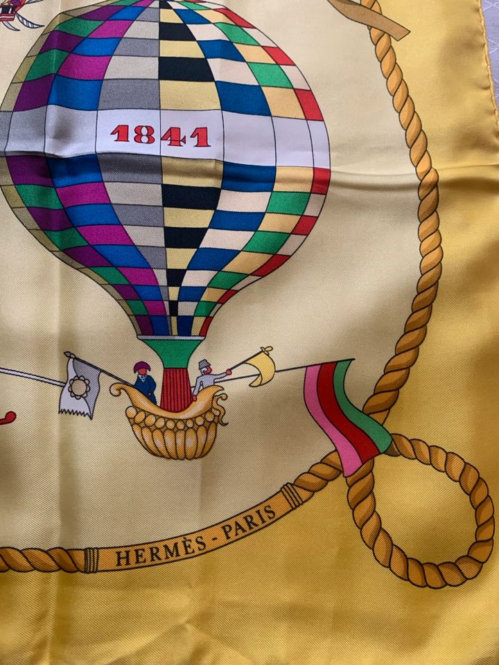 Hermes Tuch 90 x 90 Seidentuch Hermès neuwertig in Markkleeberg