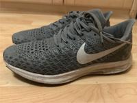 Nike Sneakers/ Sportschuhe in Größe 40 München - Bogenhausen Vorschau