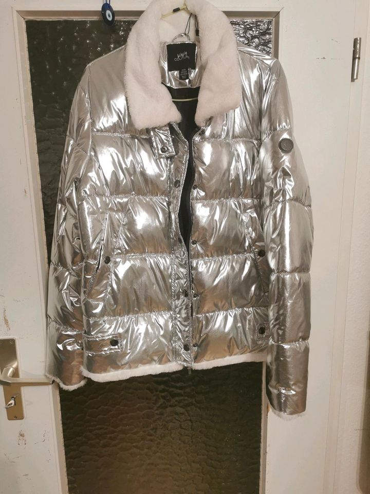 Silber puff jacke  Neu in Kassel