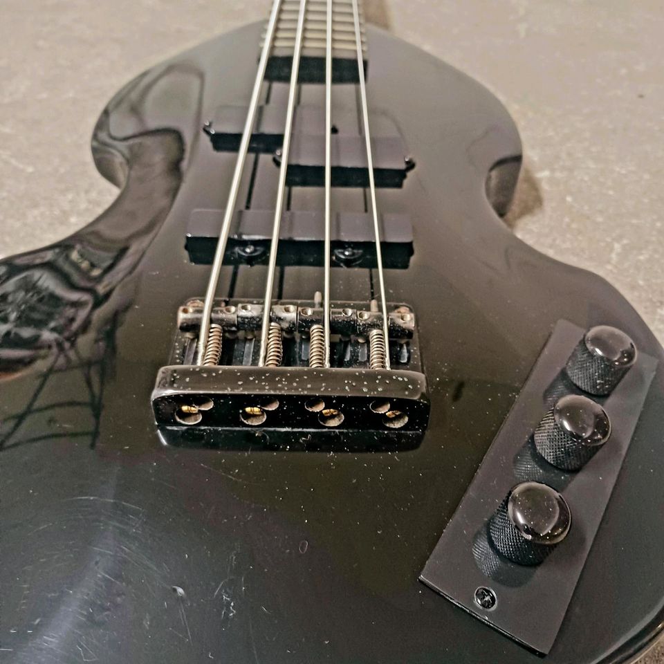 ESP Grass Roots Violin Bass Vintage 1994 Solid Body Long Scale in Düsseldorf