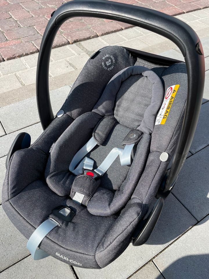 Maxi Cosi Babyschale Rock i-Size mit Basisstation in Tarmstedt