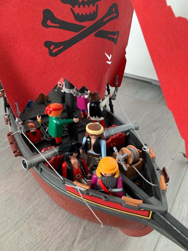 PLAYMOBIL Piratenschiff mit Zubehör- siehe Fotos-TOP in Dorsten