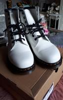 Dr. Martens Boots "Air Wair" Gr. 43 weiß, neu und ungetragen Niedersachsen - Norden Vorschau