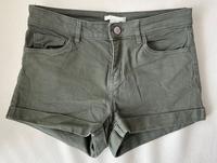 H&M Damen Shorts Sommer Hose Gr. 32 / 164 olivgrün wenig getr. München - Thalk.Obersendl.-Forsten-Fürstenr.-Solln Vorschau