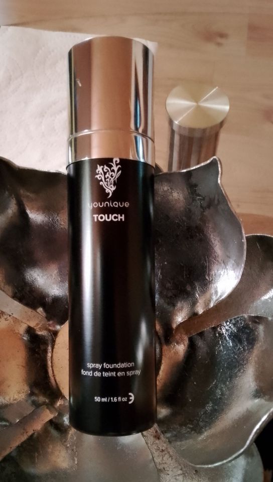 Younique Spray Foundation Farbe tulle in Bielefeld