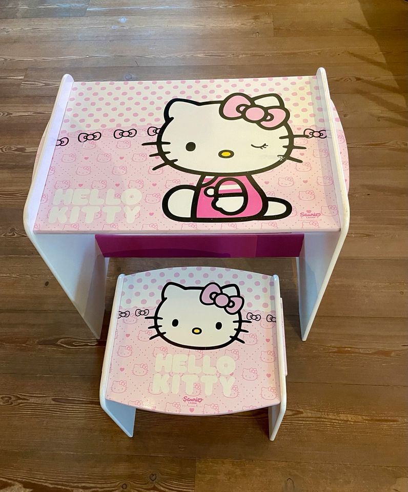 Hello Kitty Tisch und Stuhl fürs Kinderzimmer in Elsenfeld