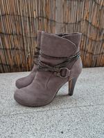 Tamaris Stiefel Stiefeletten Größe 38 Nordrhein-Westfalen - Recklinghausen Vorschau
