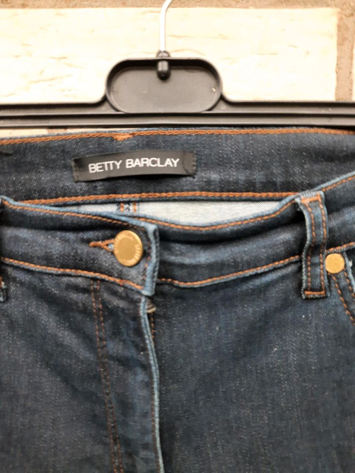 Damenjeans von Betty Barclay.gr 40in dunkelblau in Langenfeld