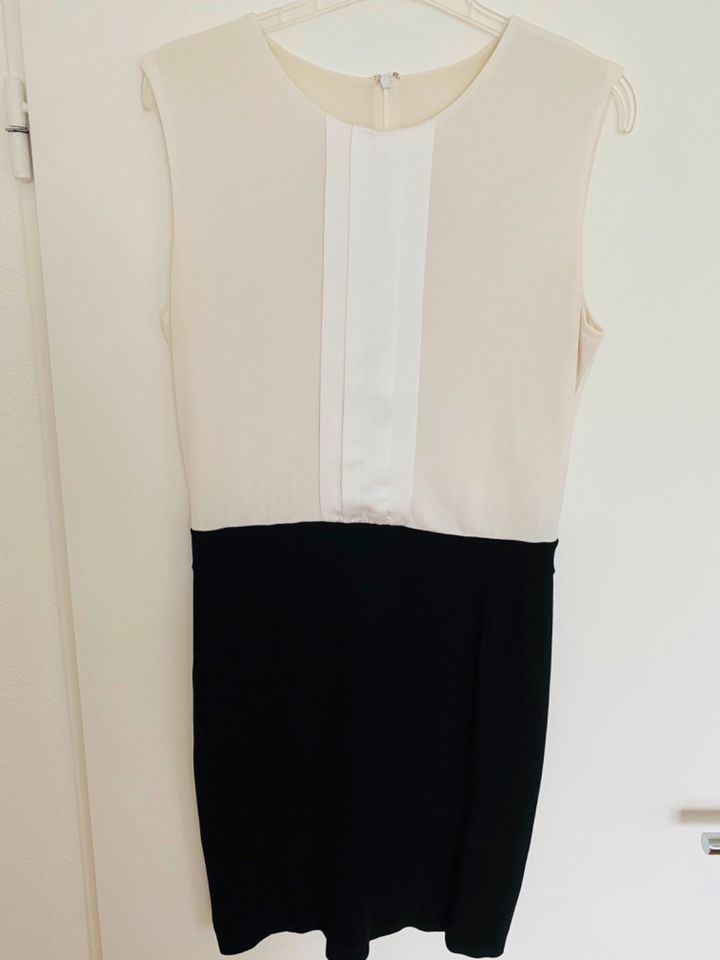Kleid Zara schwarz/weiß Gr 40 in Düsseldorf
