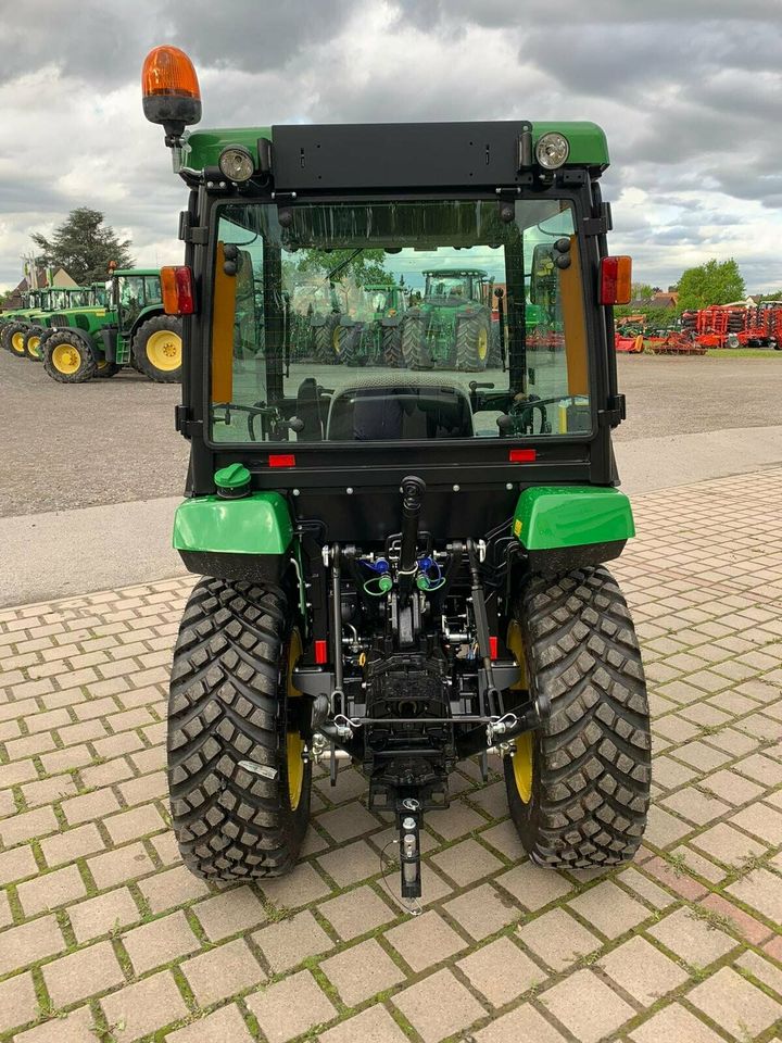 John Deere 2038R Kommunaltraktor, Kompakttraktor in Barsinghausen