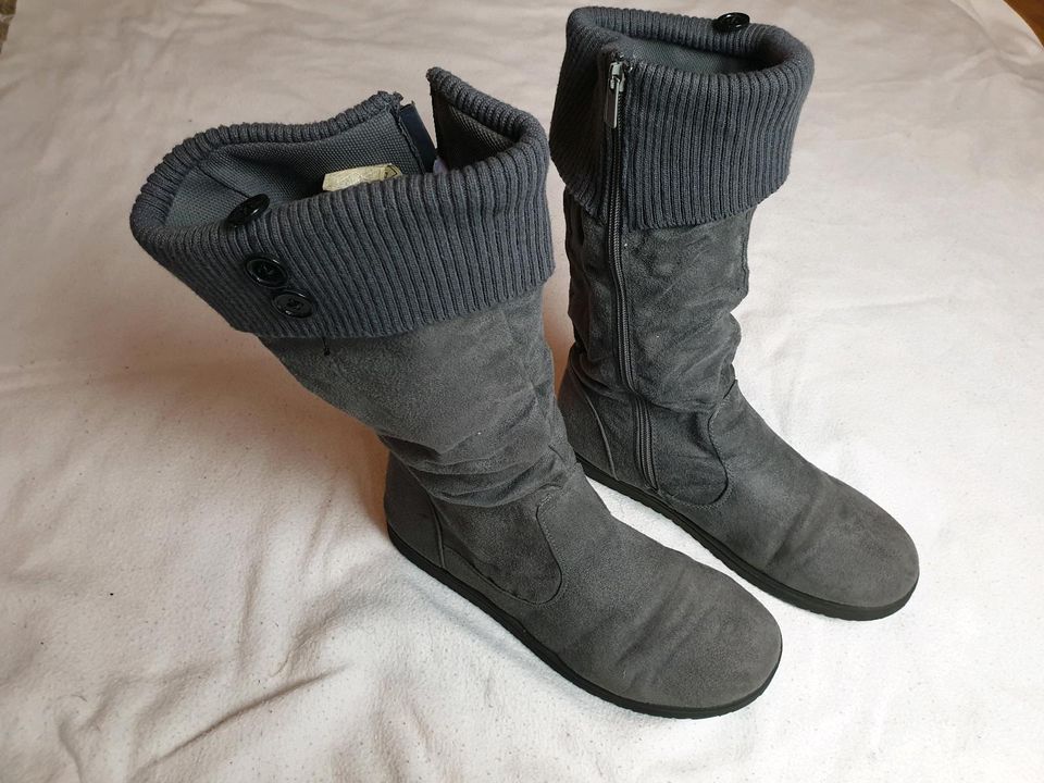 Stiefel Grau gr 38 Schuhe Stiefeletten Boots elegant mit Reißvers in Berlin