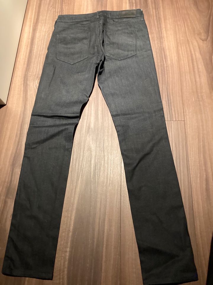 Jeans der Marke H&M  Weite 28 in Vöhringen