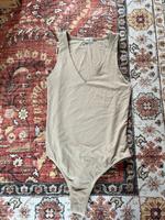 Neuer Body ärmellos V-Ausschnitt in taupe/beige Niedersachsen - Ebstorf Vorschau