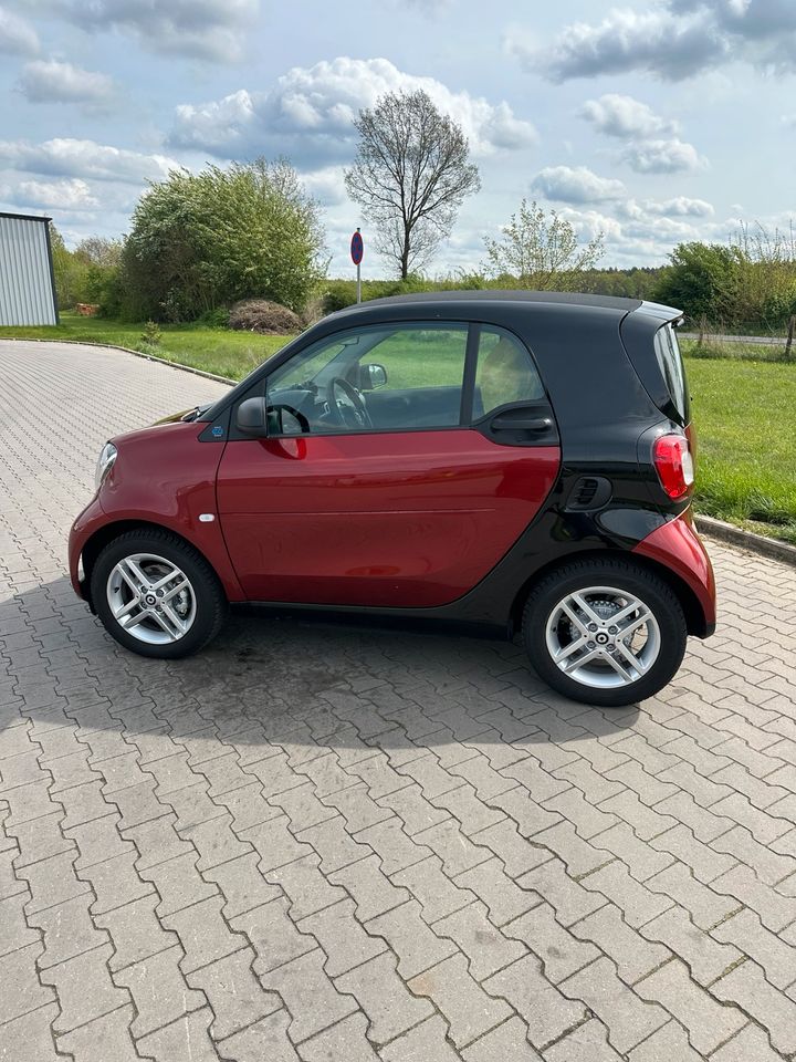 Smart EQ Fortwo Coupé 1Hand wenig KM Neuwagen Zustand in Buchholz (Aller)