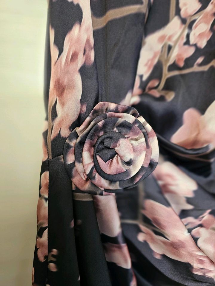 Florales Kleid Blumenkleid mit Raffung H&M in Pfatter