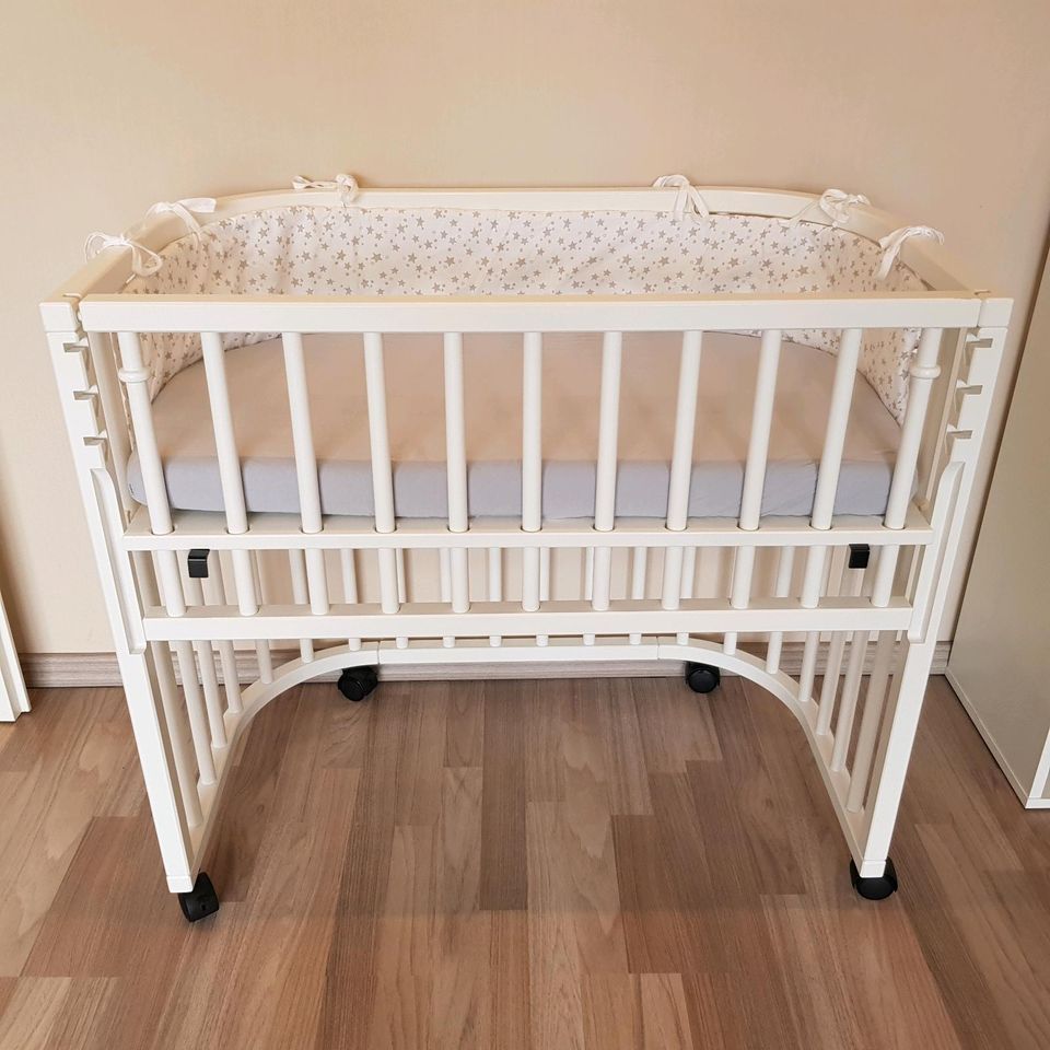 babybay Beistellbett Comfort weiß inkl. Zubehör neuwertig in Springe