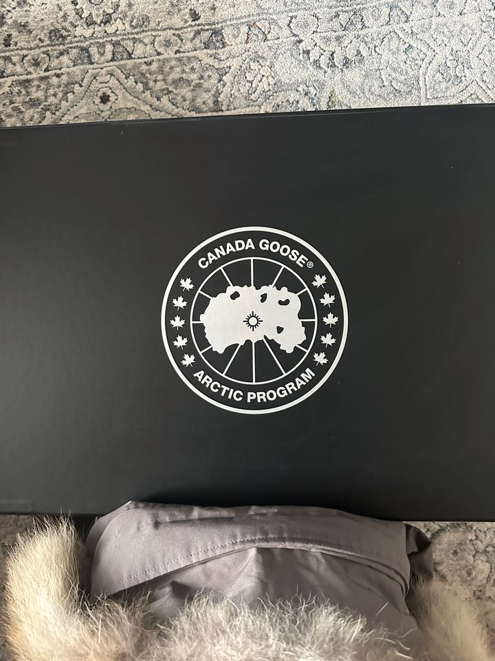 Canada Goose Chateau Parka Black Label in Hamburg