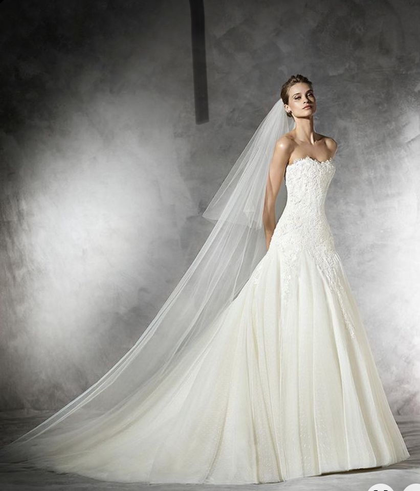 PRONOVIAS Brautkleid Gr. 44 in Grevenbroich