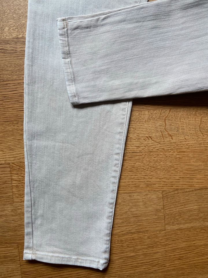 Closed-Jeans, Gr. 30, beige in Liederbach