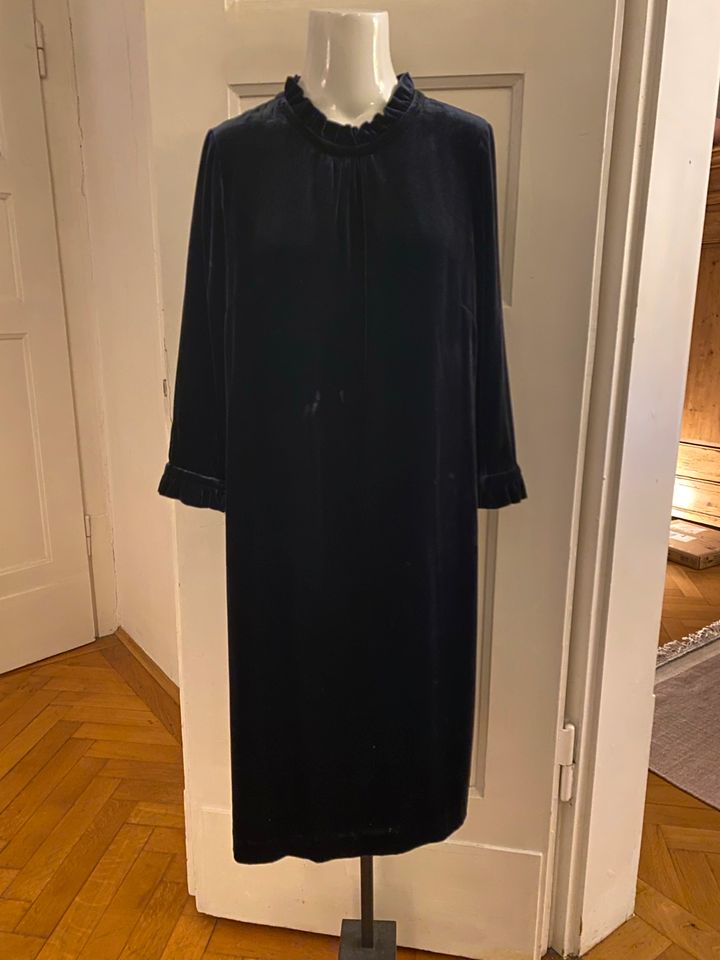 Boden Direct Dunkelblaues Samtkleid Gr. 38 (UK12) Top in München