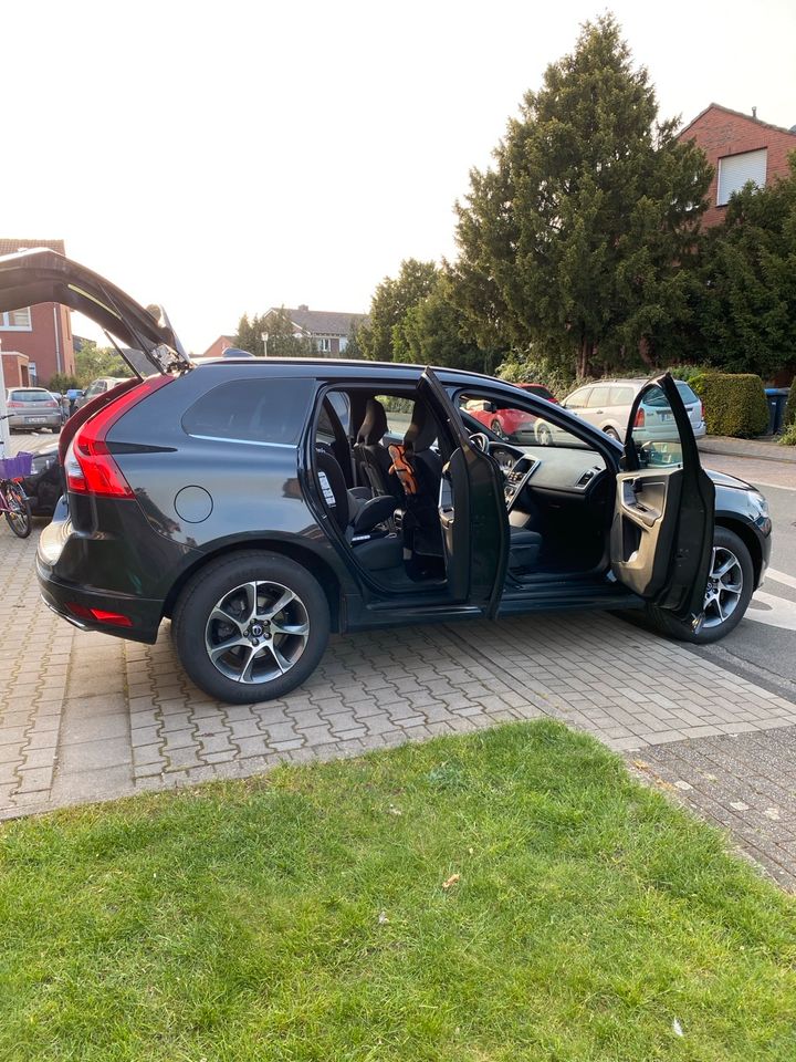 VOLVO XC 60 Momentum AWD in Saerbeck
