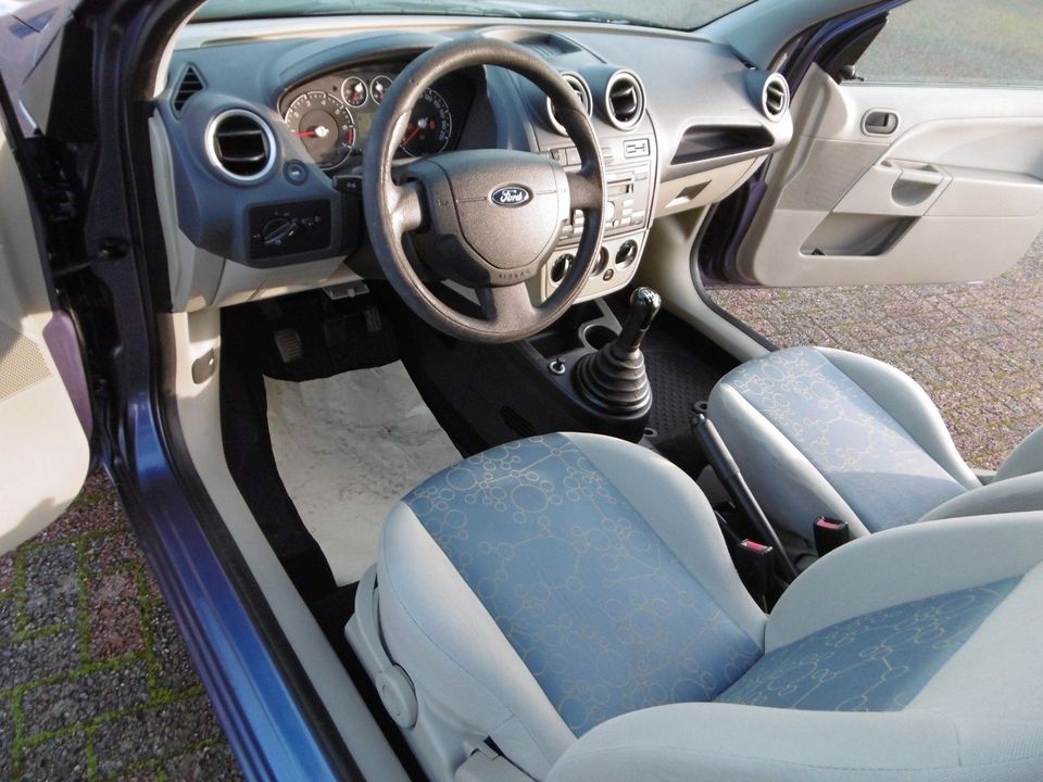 Ford Fiesta mit Klimaanlage in Tornesch