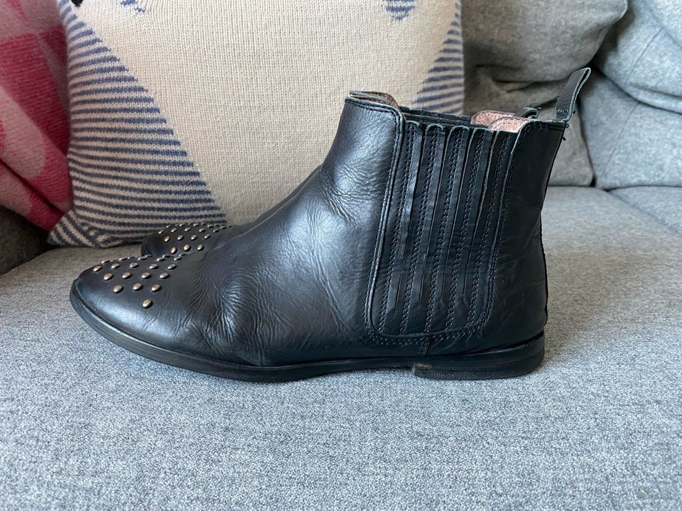 rockige Görtz Boots Stiefeletten mit Nieten schwarz Gr. 39 in Hamburg