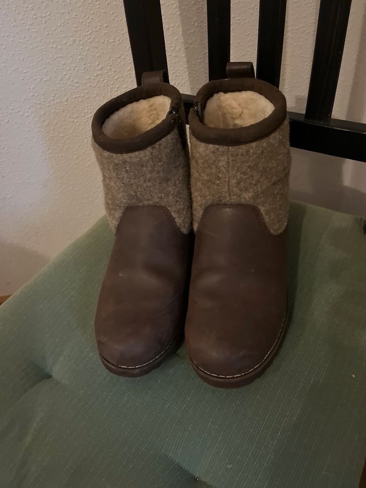 UGG Glattleder waterproof braun Reißverschluss-34 35 in Mahlberg